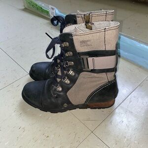 SOREL Major
Carly
Combat Boots Size 8